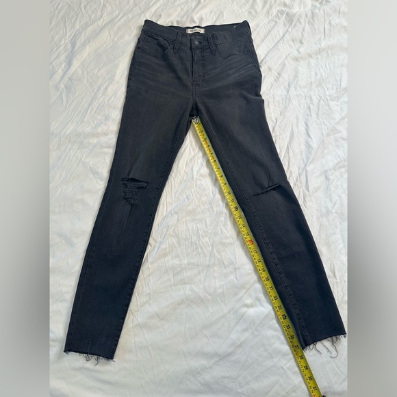 Madewell 9” Mid-Rise Skinny Jeans Black/Charcoal Distressed Raw Hem • Size 28 - Picture 4 of 8